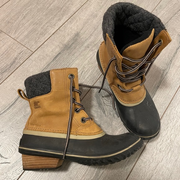 Sorel winter boots size 8 - Picture 2 of 7